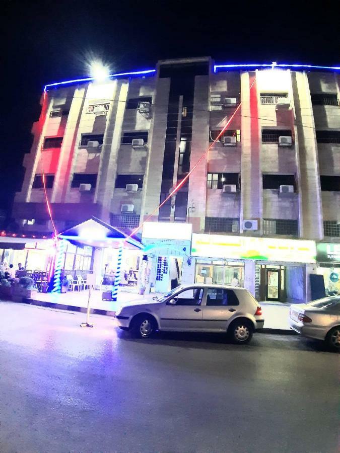 Al-Nujoom Hotel Suites Amman Exterior foto